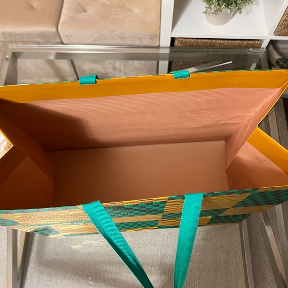 X-Large Louis Vuitton Holidays Shopping Bag - Picture 6 of 11